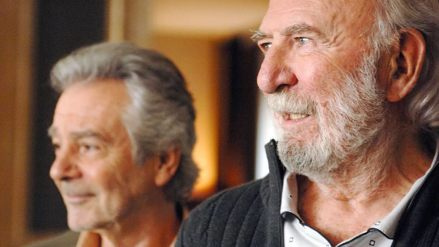 La Fleur de l'âge Background