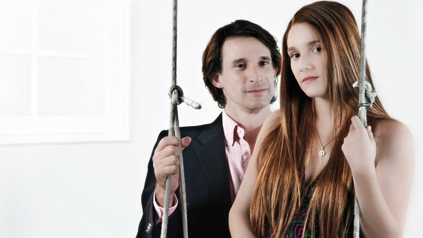 ¿Dónde está Elisa? Background