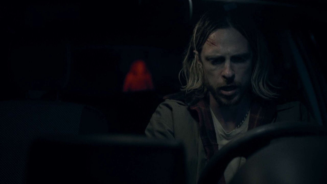 Dans l’ombre Background