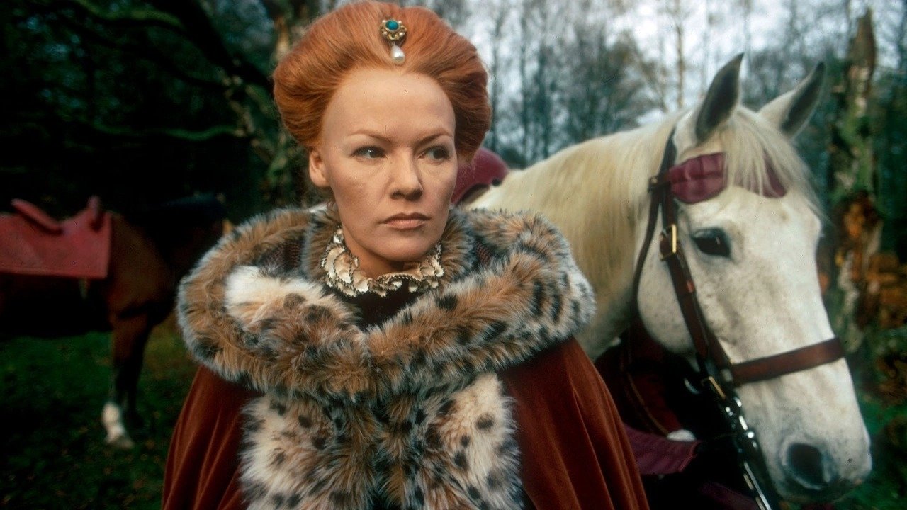 Elizabeth R Background