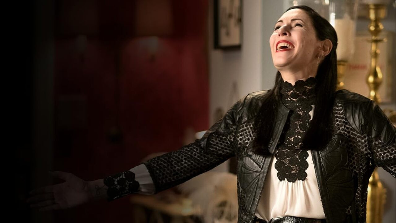 Odd Mom Out Background