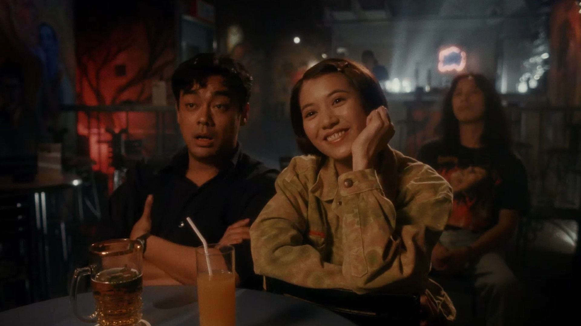 C'est La Vie Mon Cheri Background