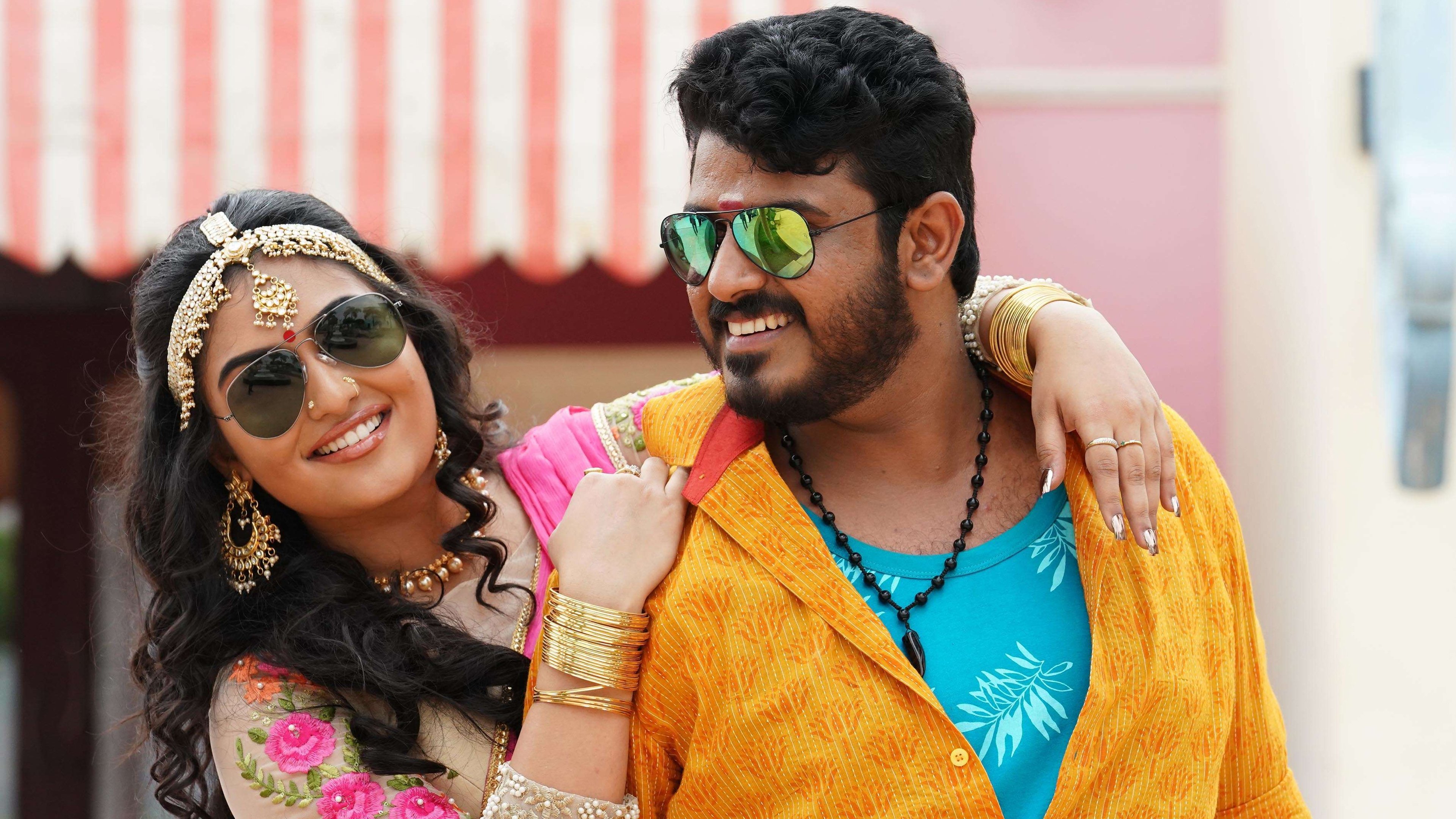 Oru Pazhaya Bomb Kadha Background