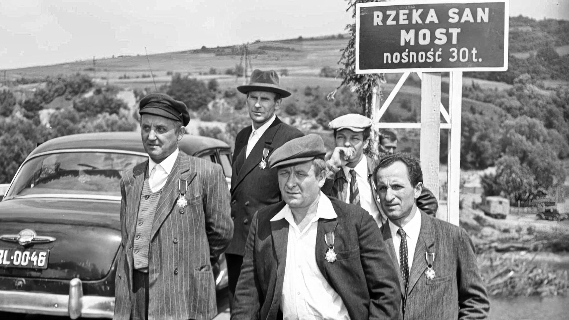 Skinny and Others Background