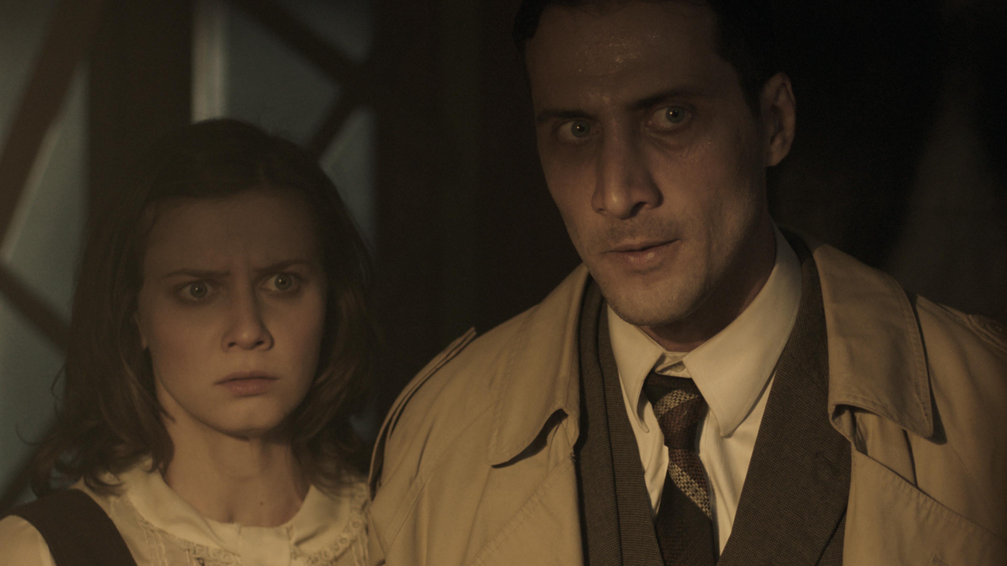 Lo inevitable Background