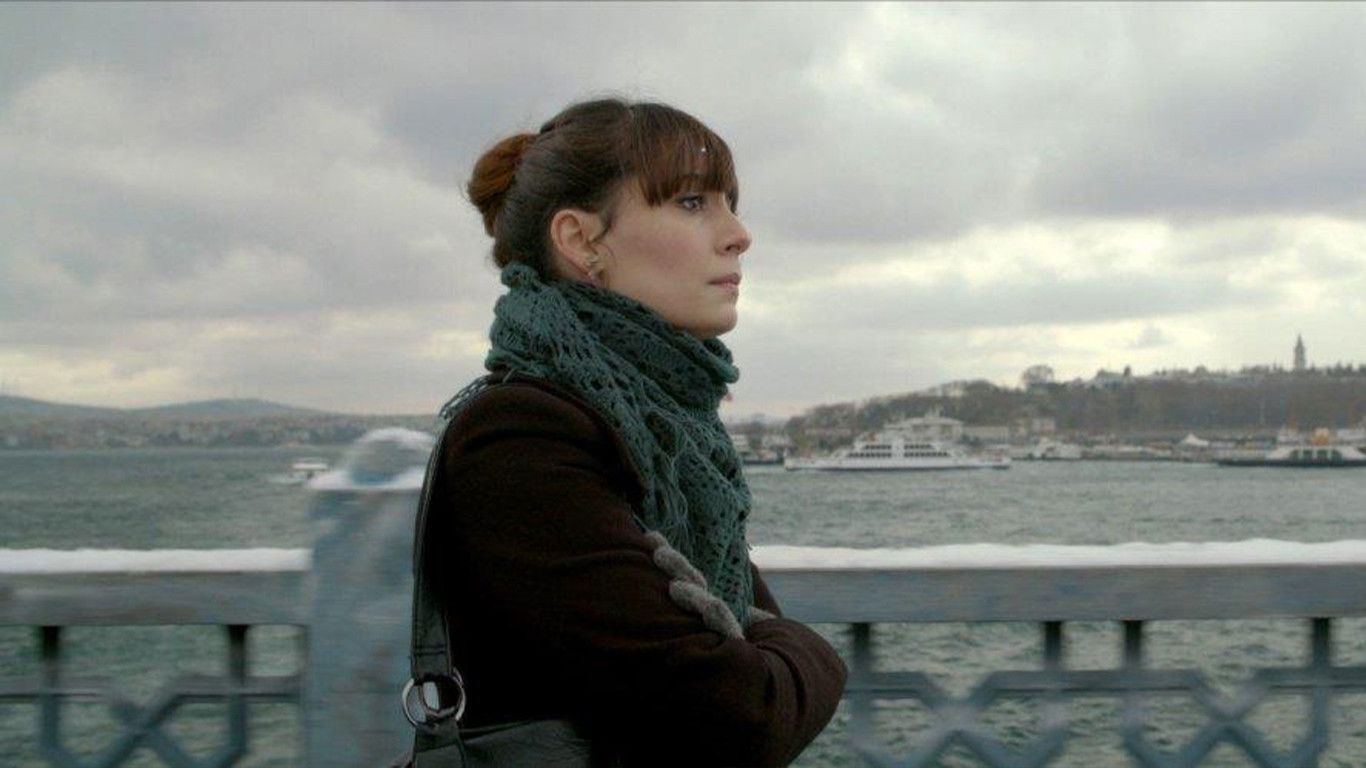 Pazarları Hiç Sevmem Background