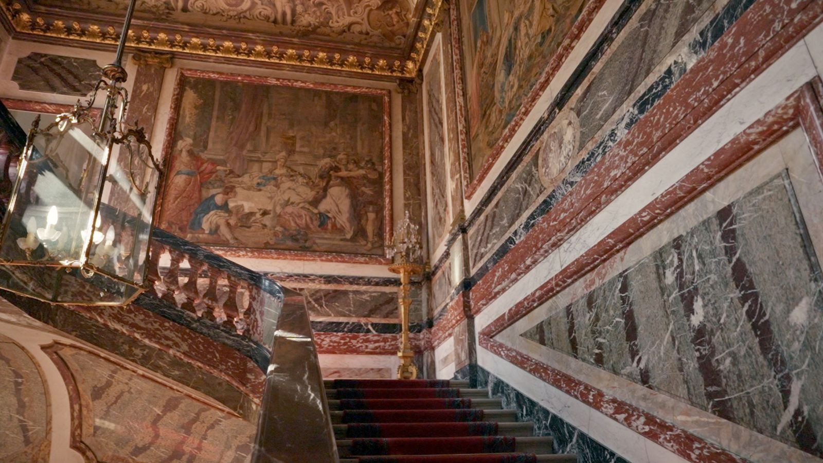 Les trésors des ambassades parisiennes Background