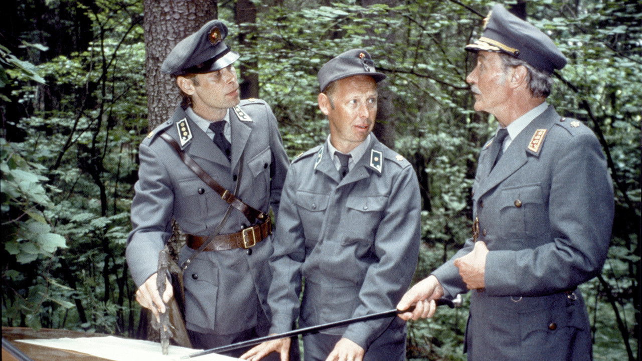 Vääpeli Körmy ja vetenalaiset vehkeet Background