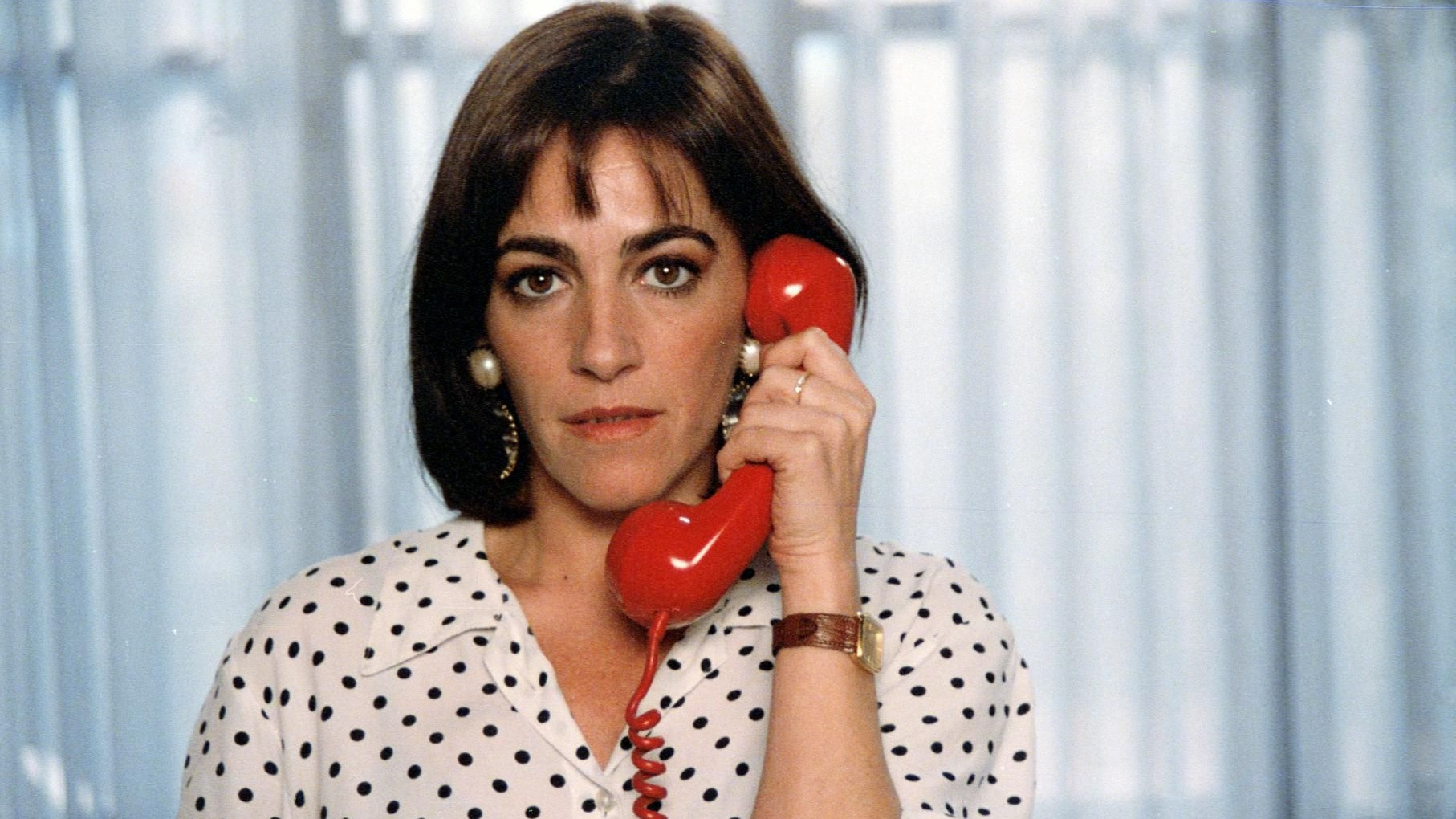 Mujeres al borde de un ataque de nervios Background