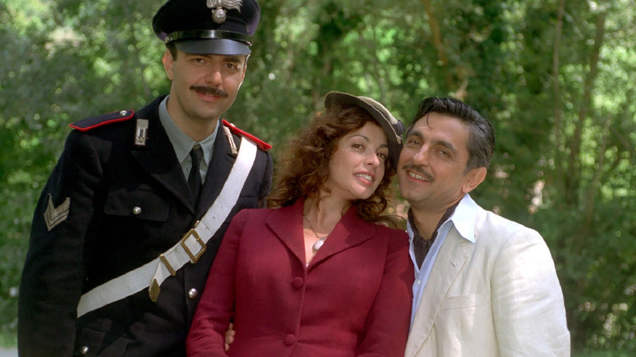 Baciami piccina Background