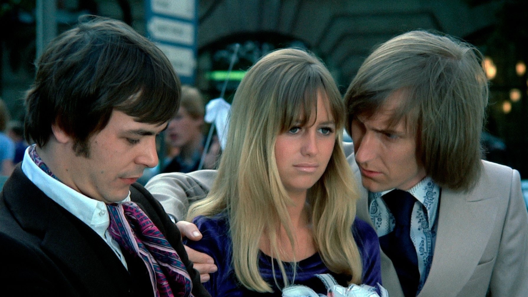 Die Screaming Marianne Background