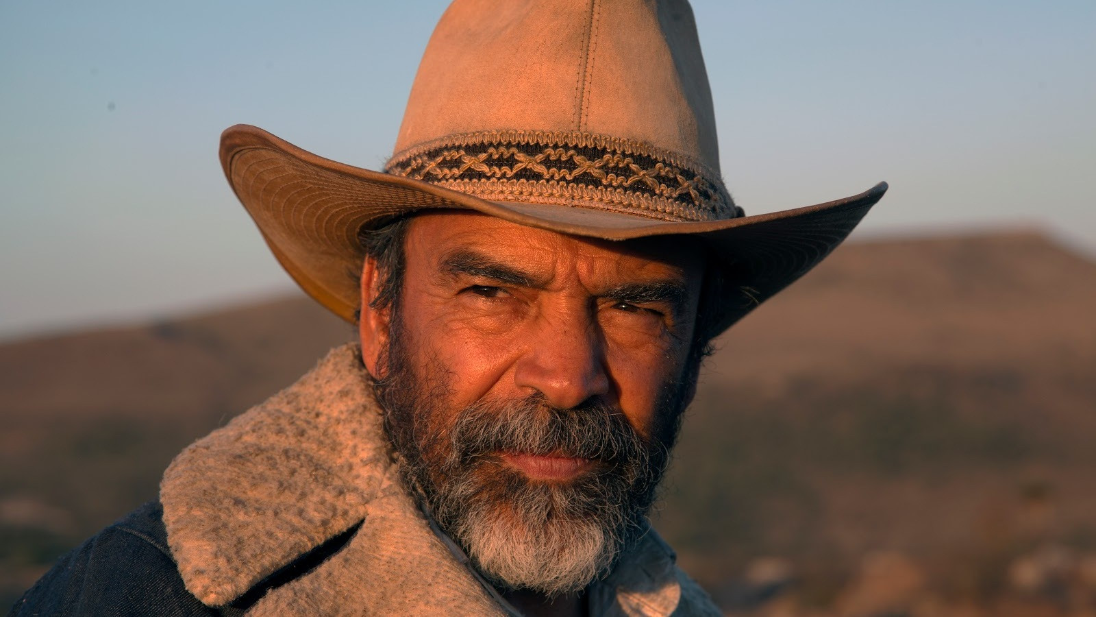 La delgada línea amarilla Background