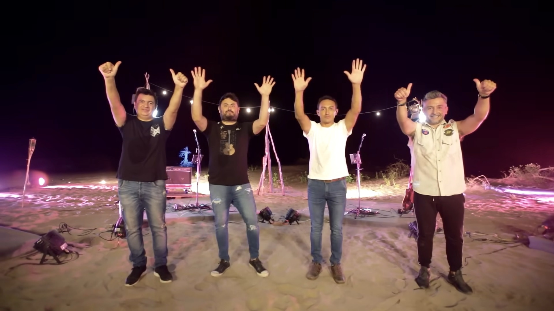 Cantando desde el Río Dulce Background