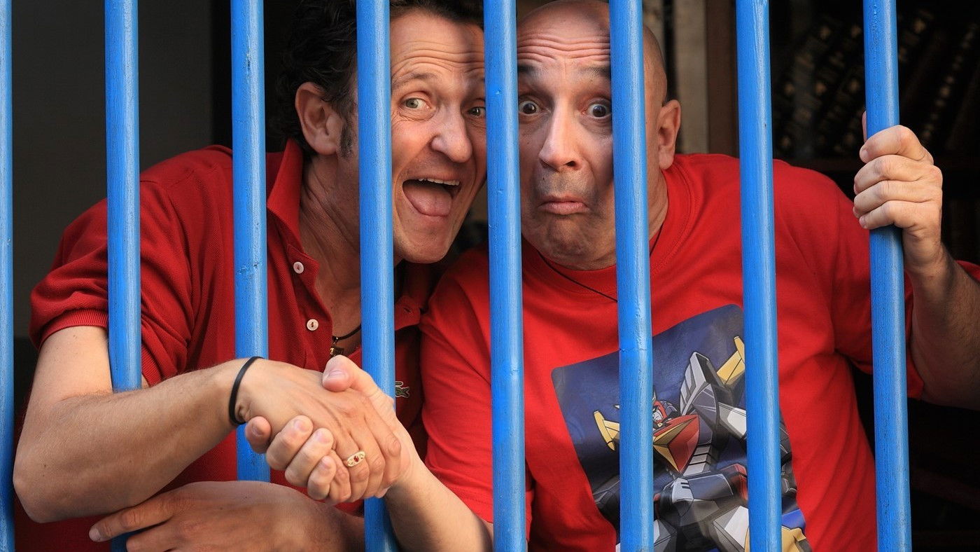 Una cella in due Background