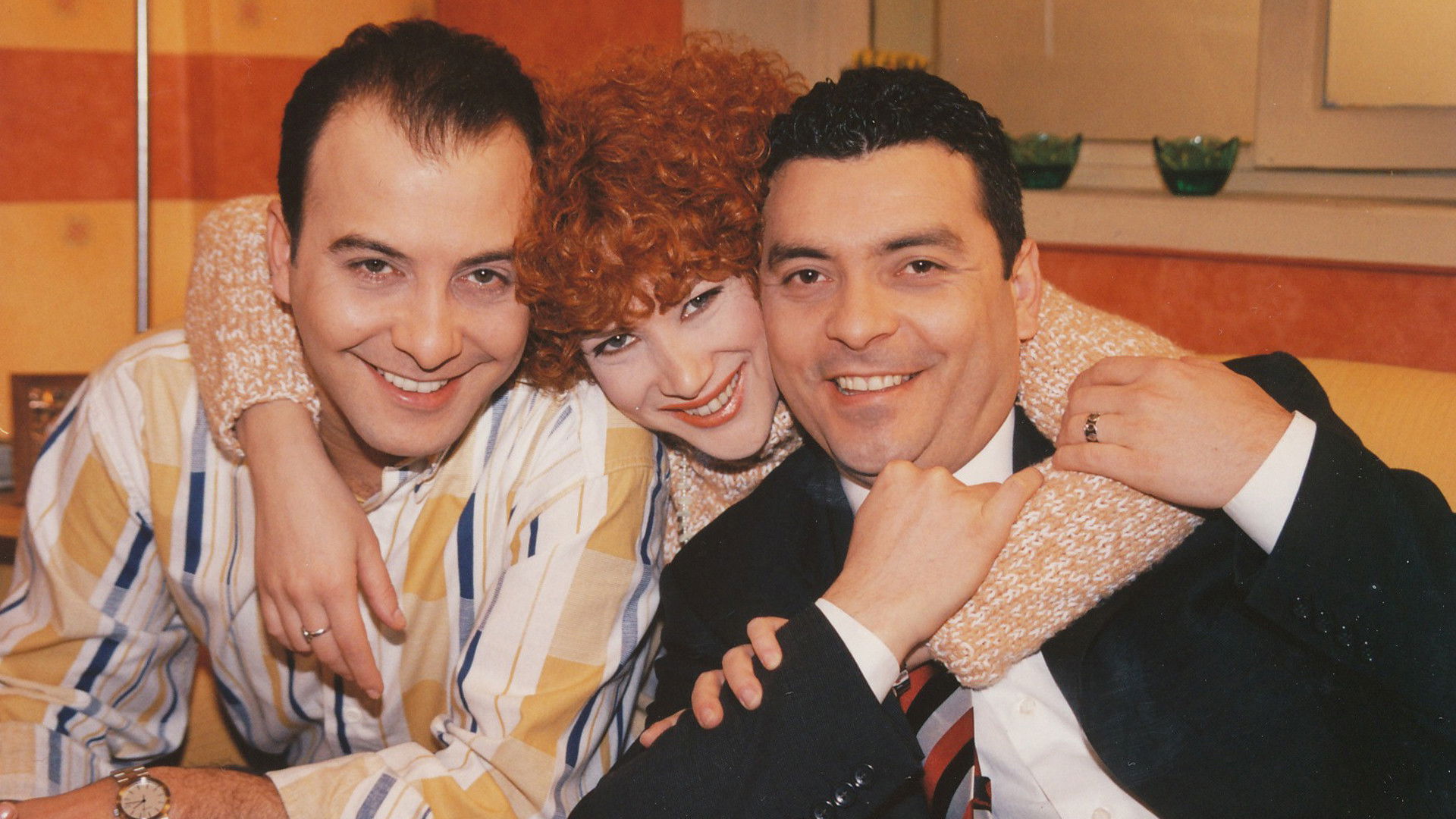 Ayrılsak da Beraberiz Background