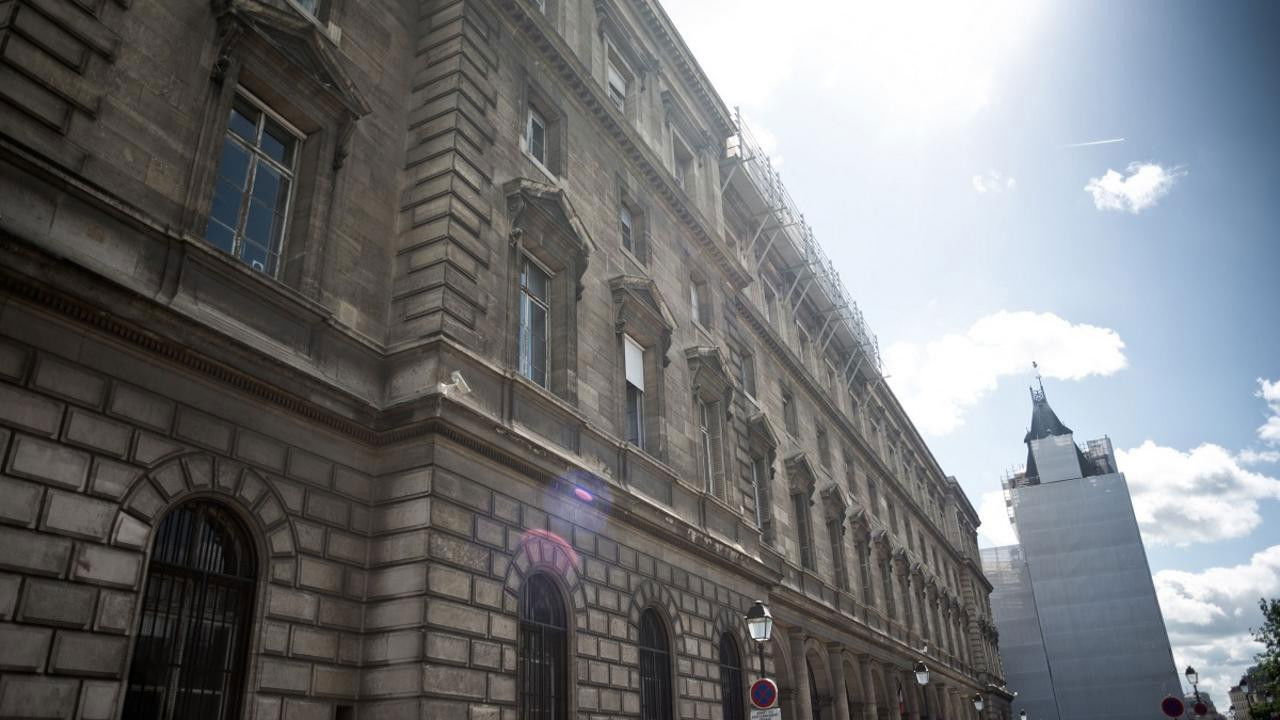 Entre flics et voyous, le roman noir du 36 Background