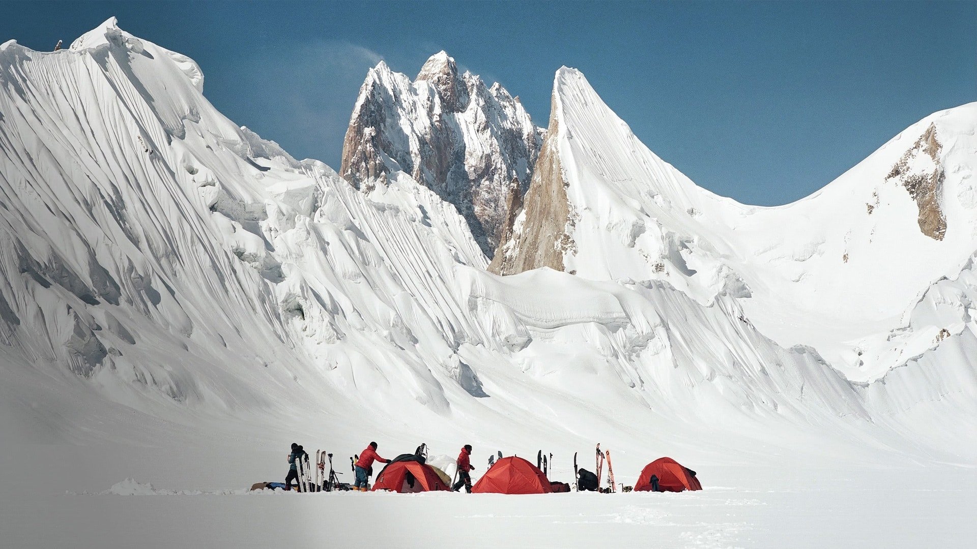 Zabardast Background