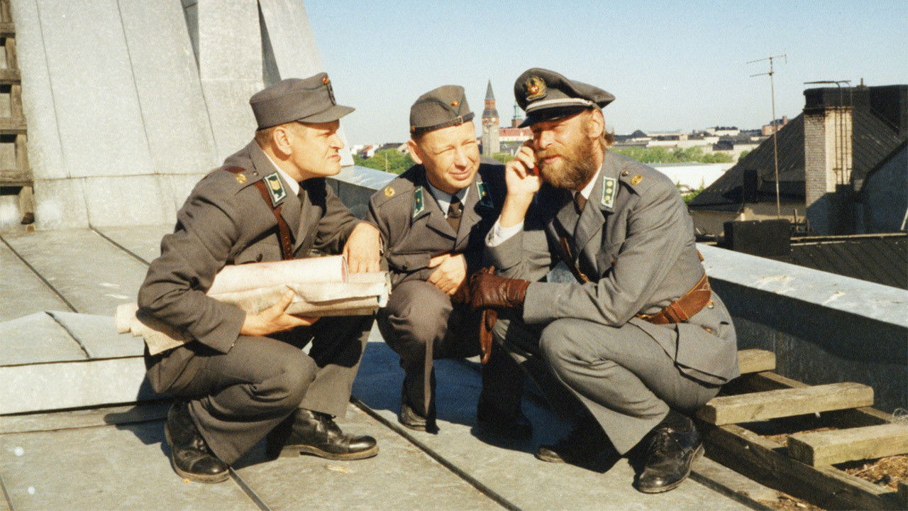 Vääpeli Körmy ja kahtesti laukeava Background