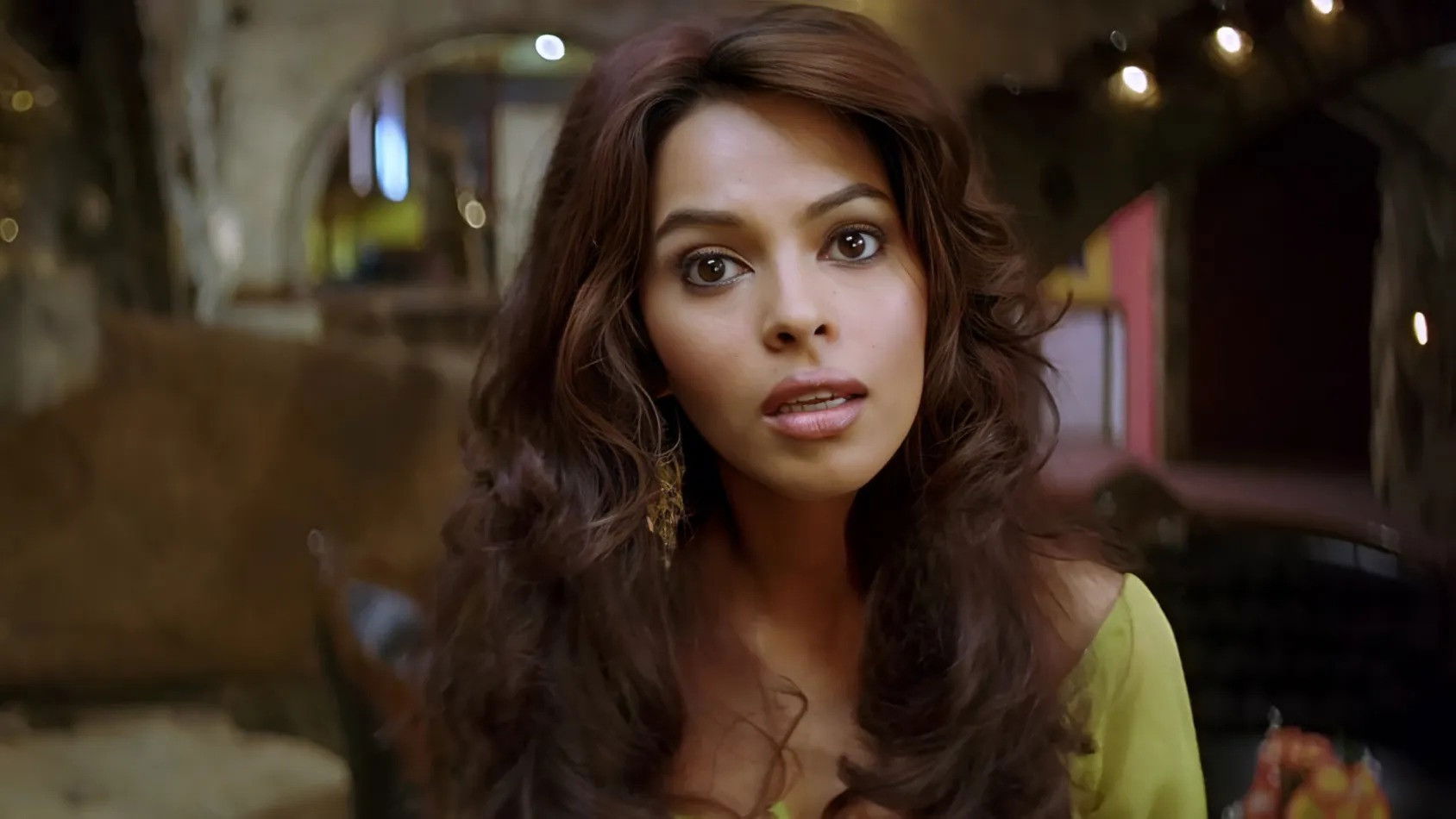 Kis Kis Ki Kismat Background