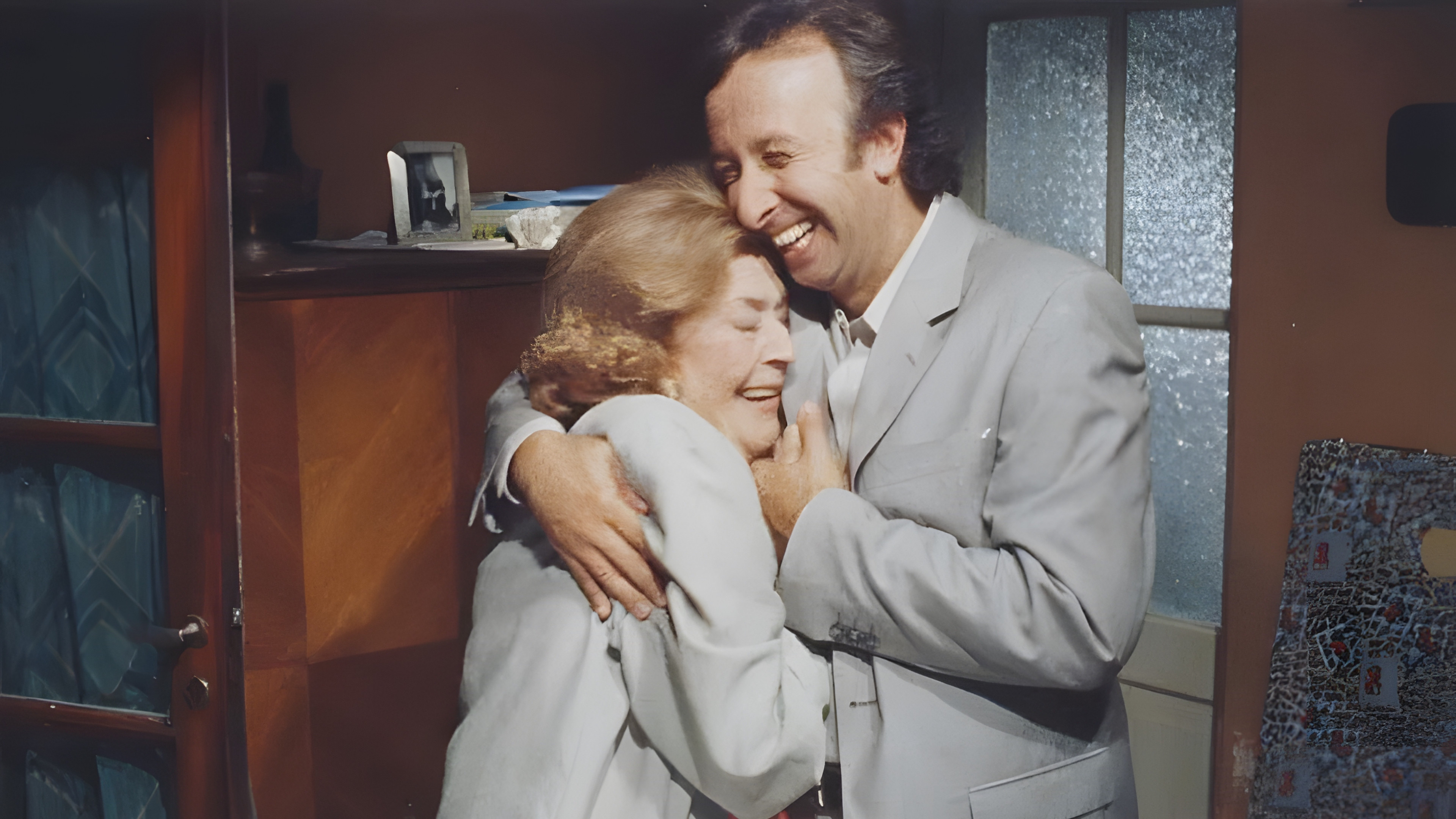 Conversaciones con mamá Background