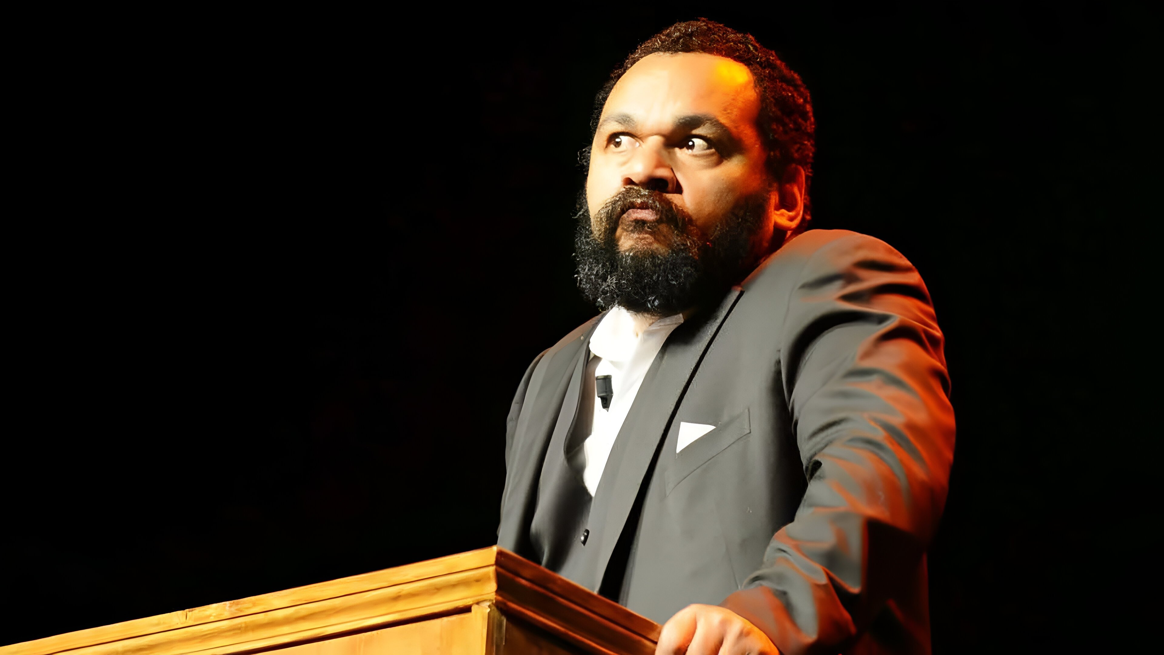 Dieudonné - Foxtrot Background