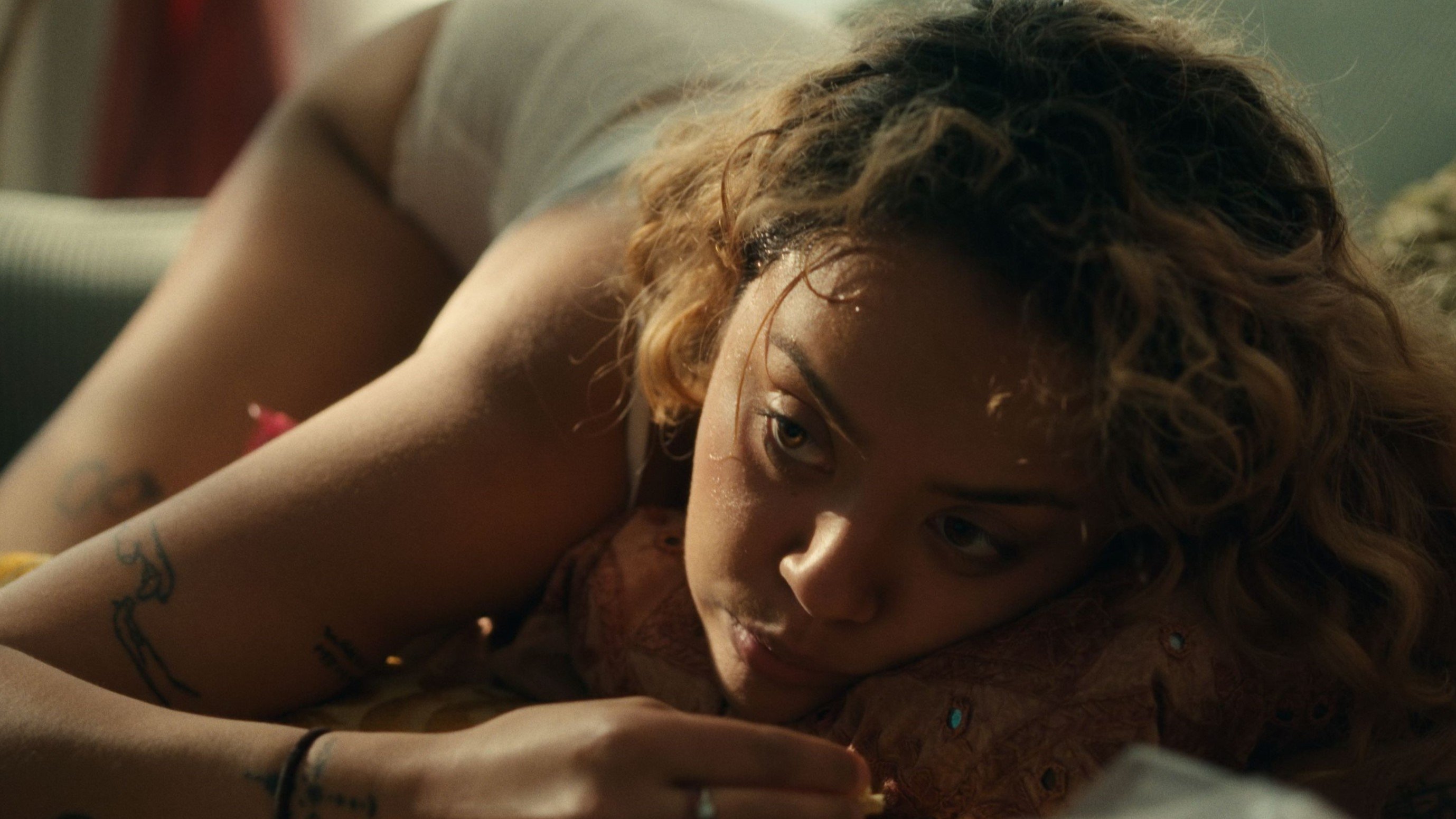 Three Screaming Vaginas Background