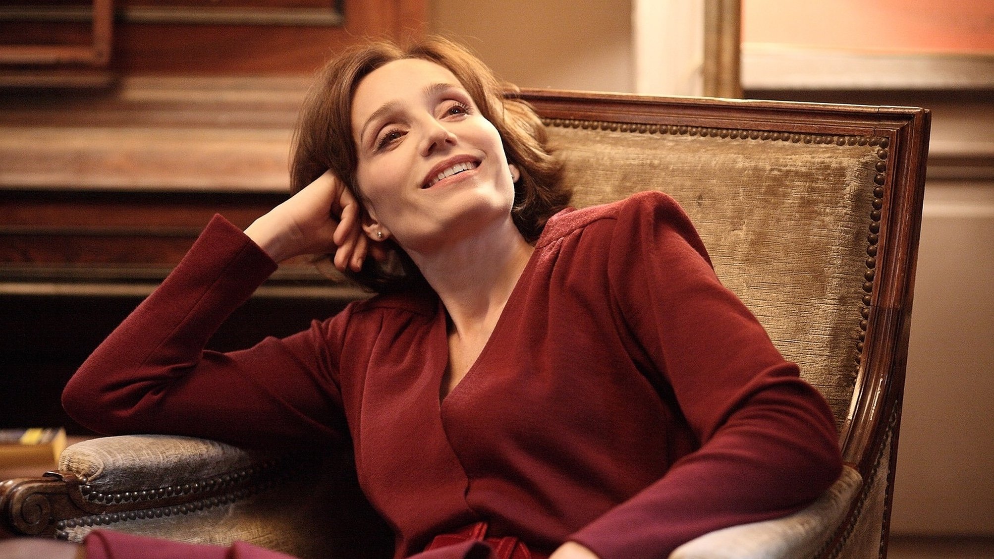 The Woman in the Fifth Background