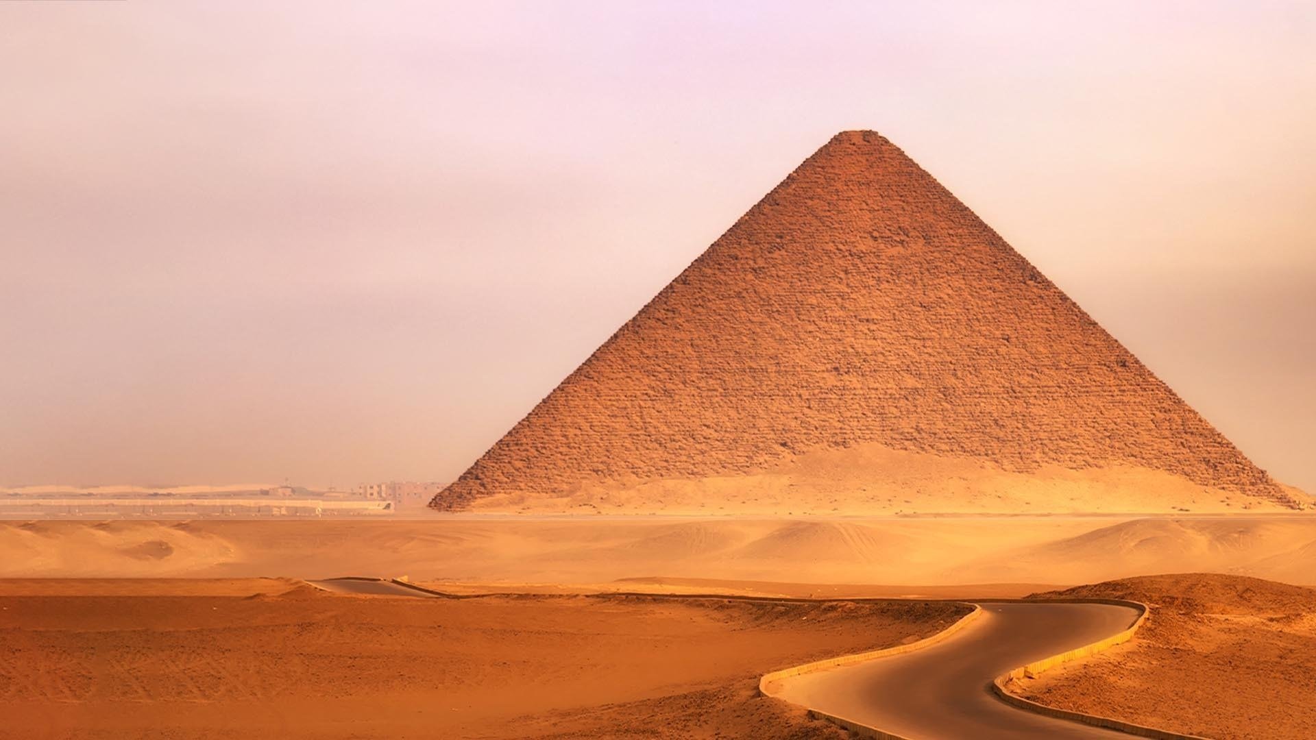 L'Énigme de la pyramide maudite : Dahchour Background