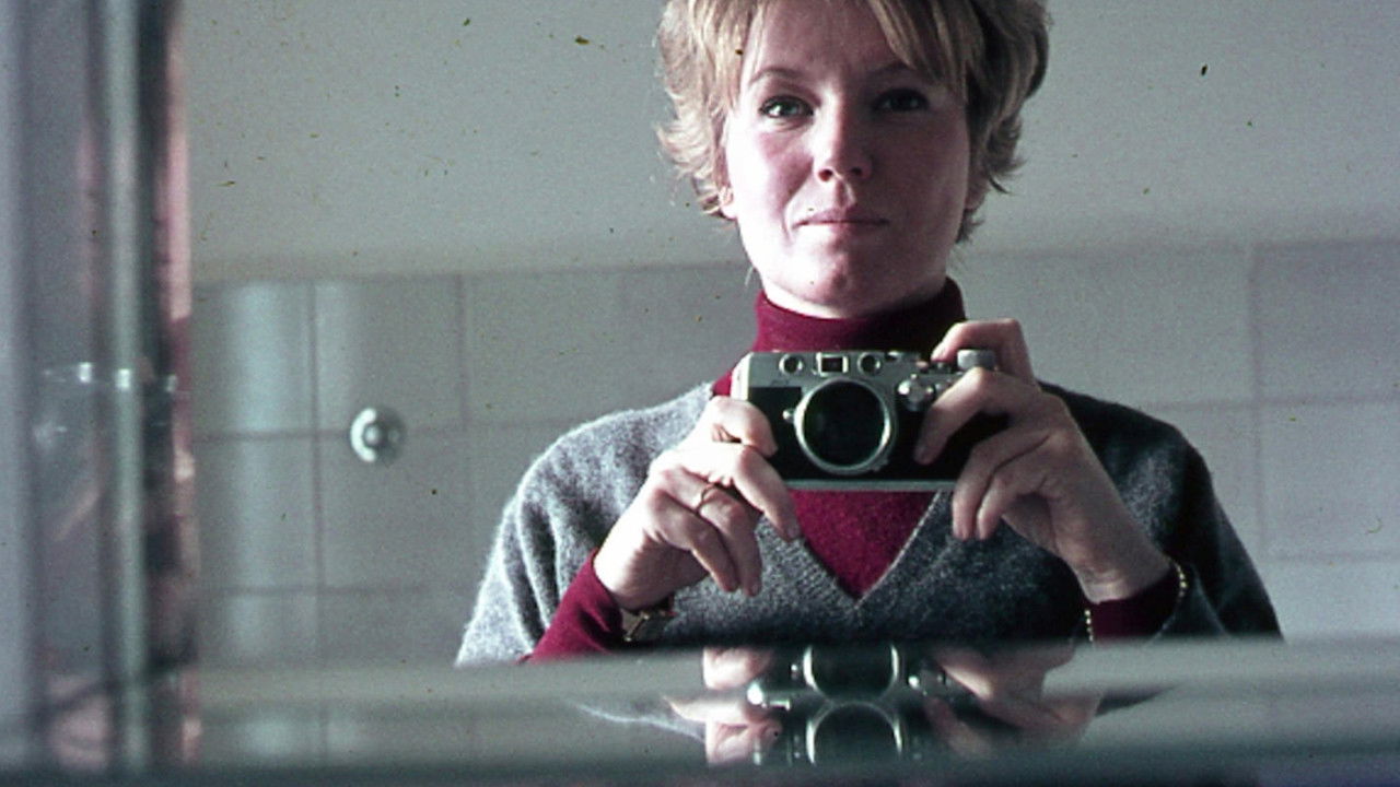 Io sono nata viaggiando Background