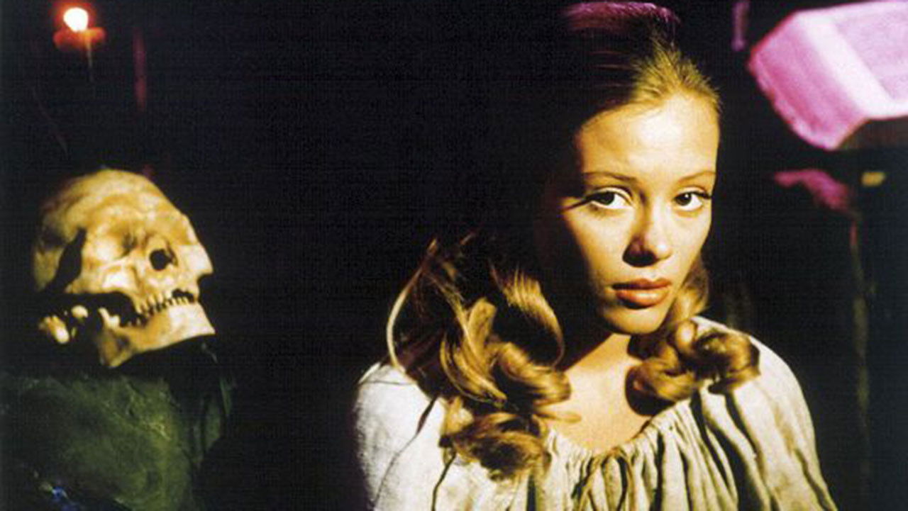 Anička s lískovými oříšky Background