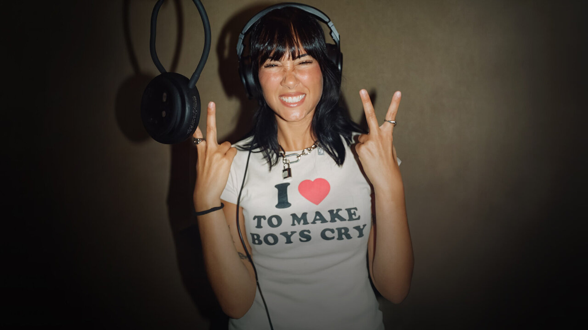 Aitana: Metamorfosis Background