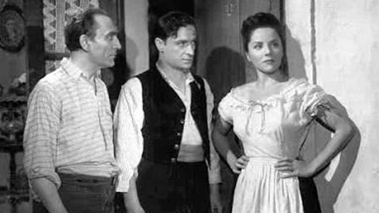 María Rosa Background