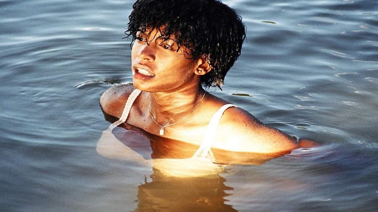 Daughters of the Wind Background