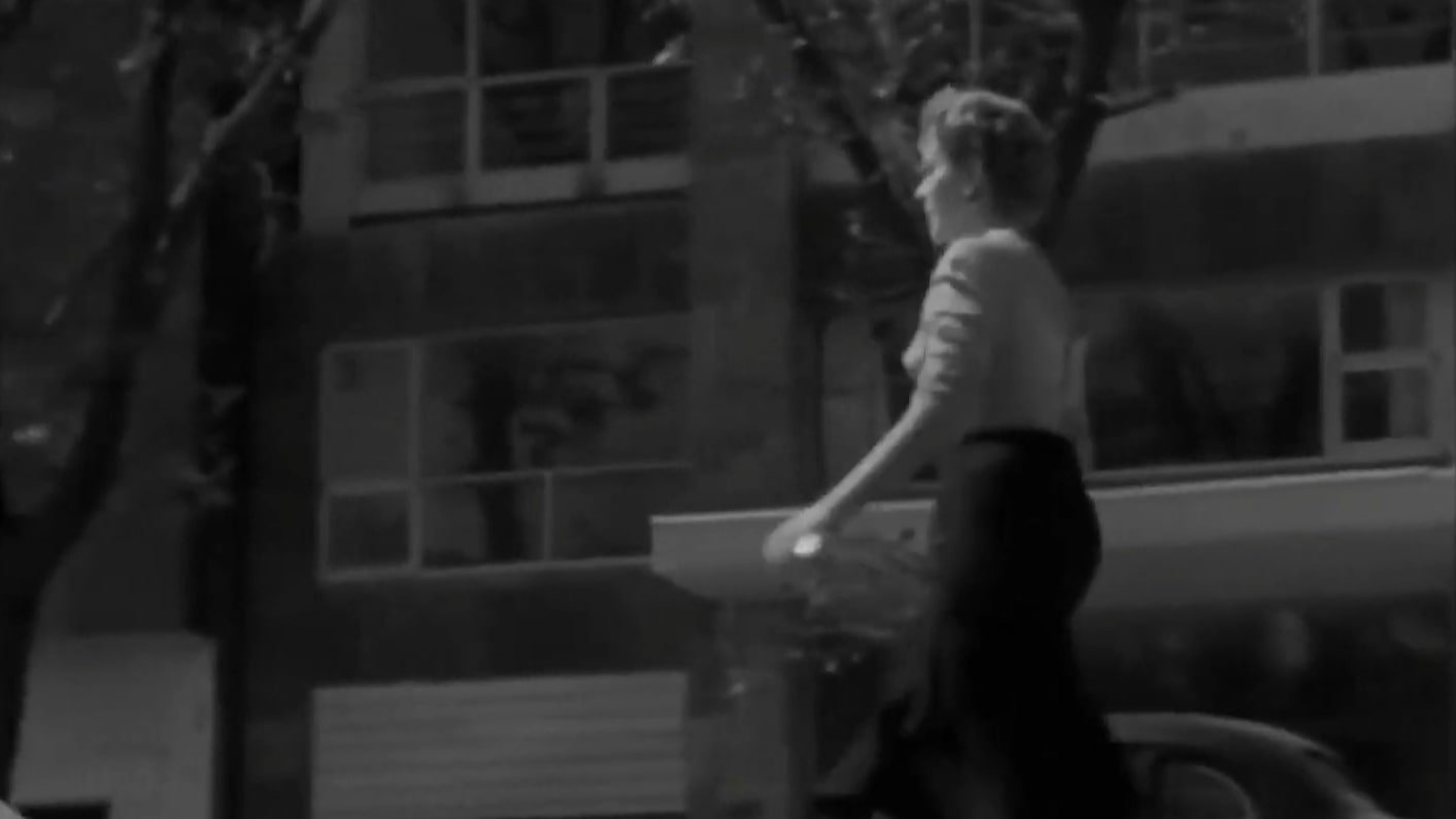 La sospechosa Background