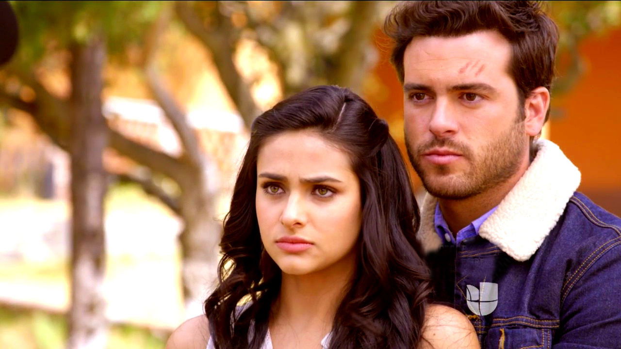 Mi adorable maldición Background