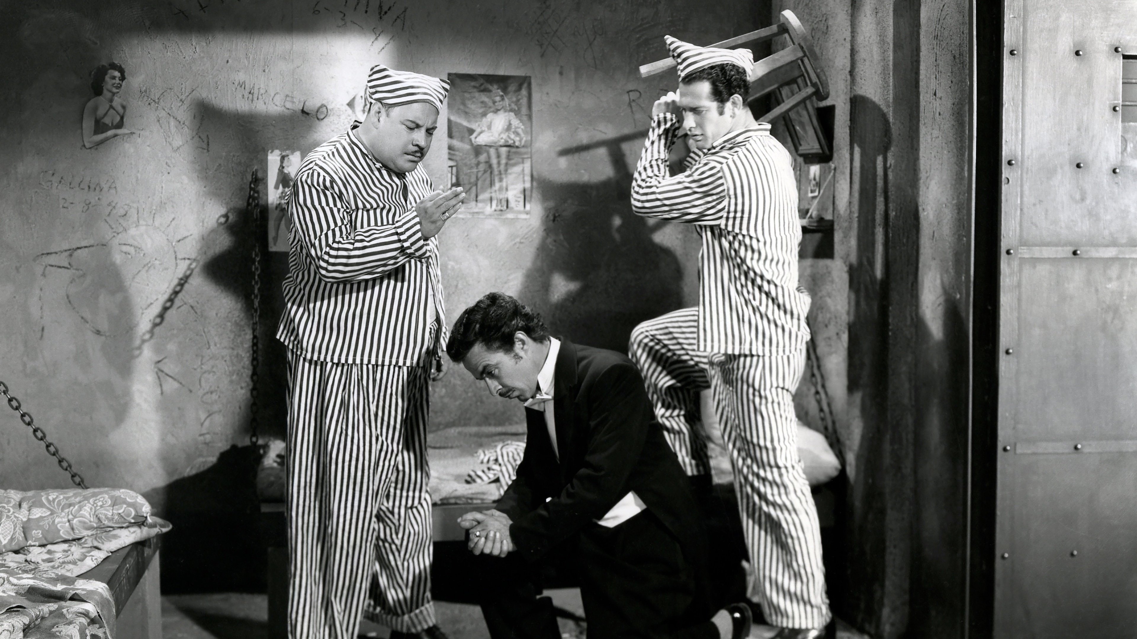 El revoltoso Background