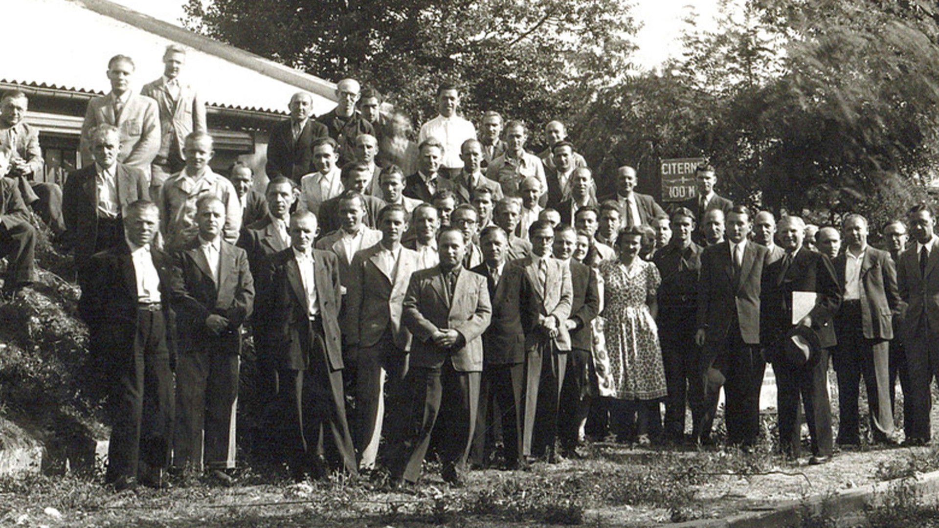 Mains basses sur les savants d'Hitler, le plan secret français Background