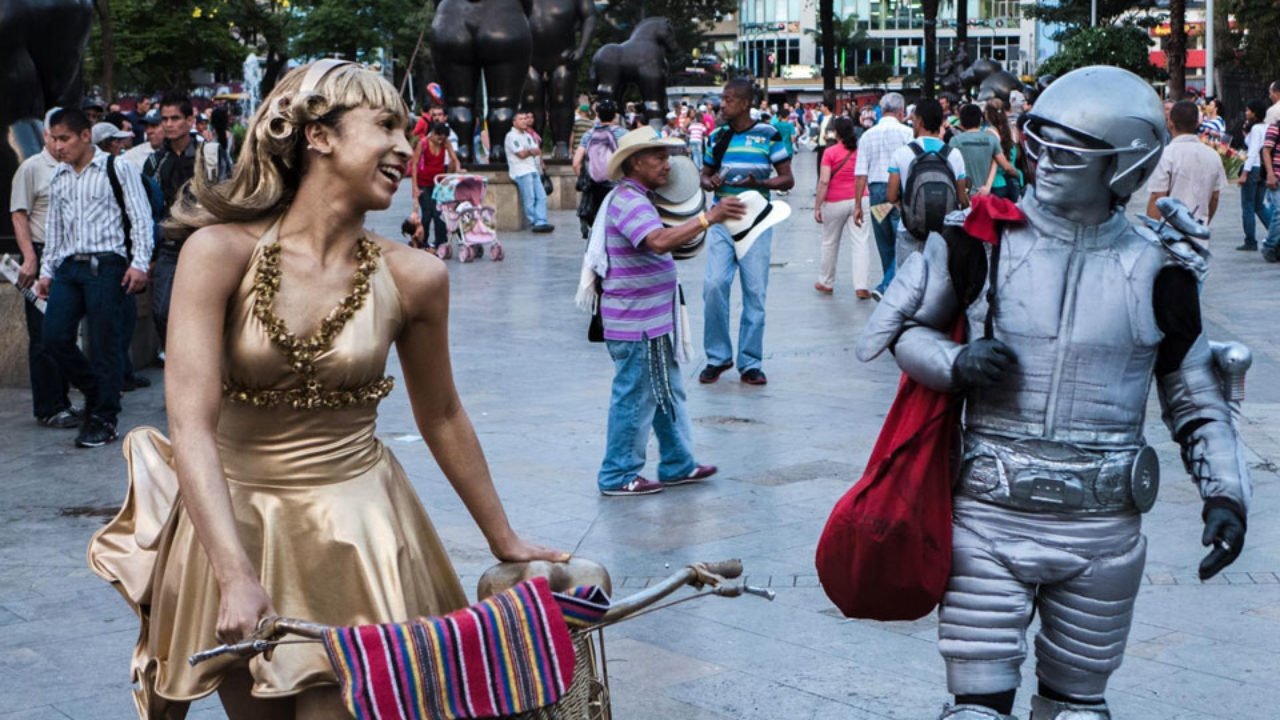 Eso que llaman amor Background