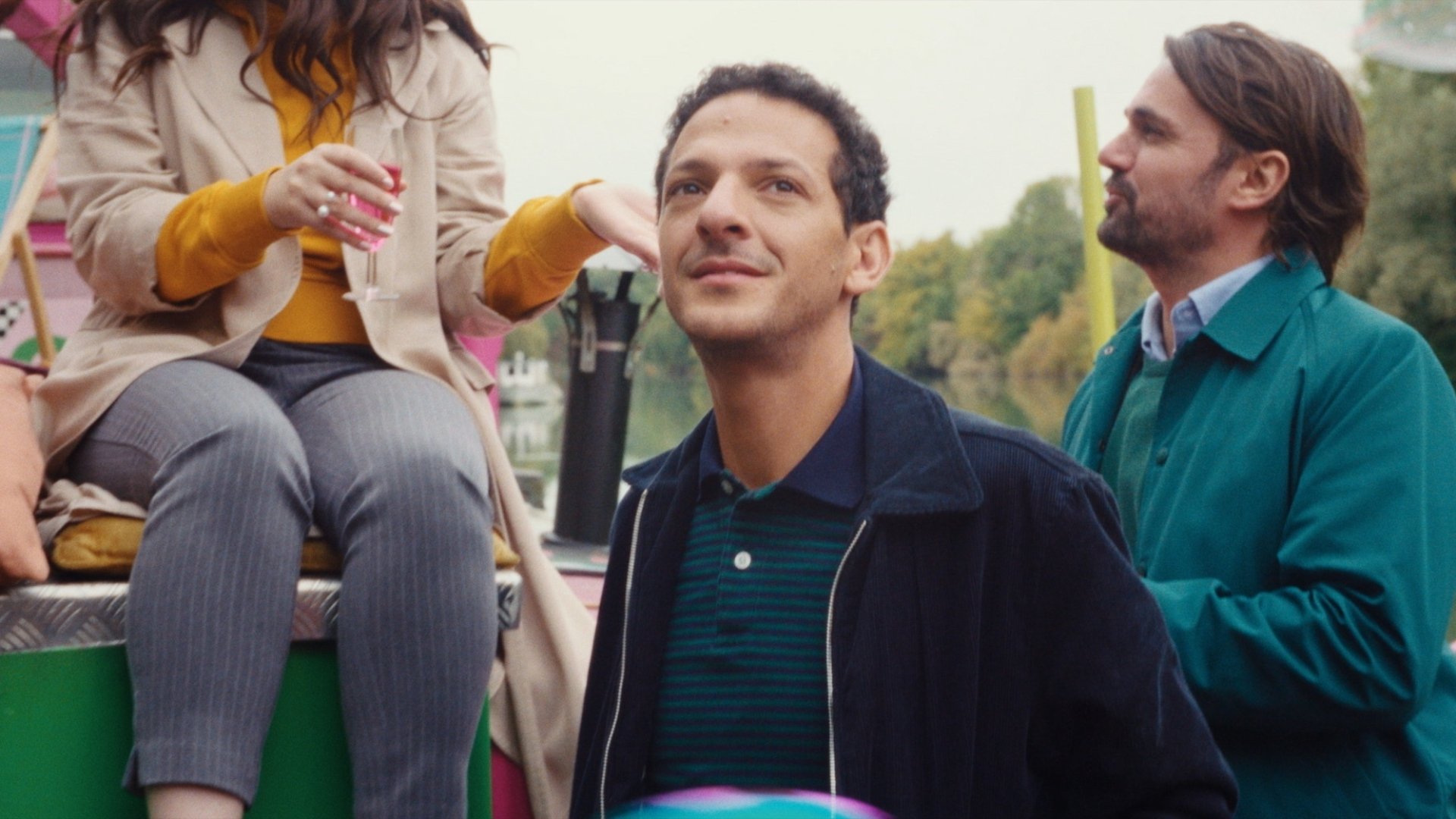 Je ne suis pas un héros Background