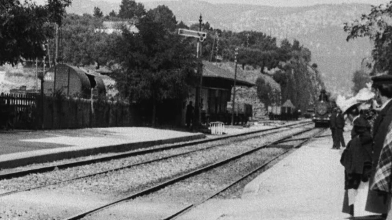 The Arrival of a Train at La Ciotat Background