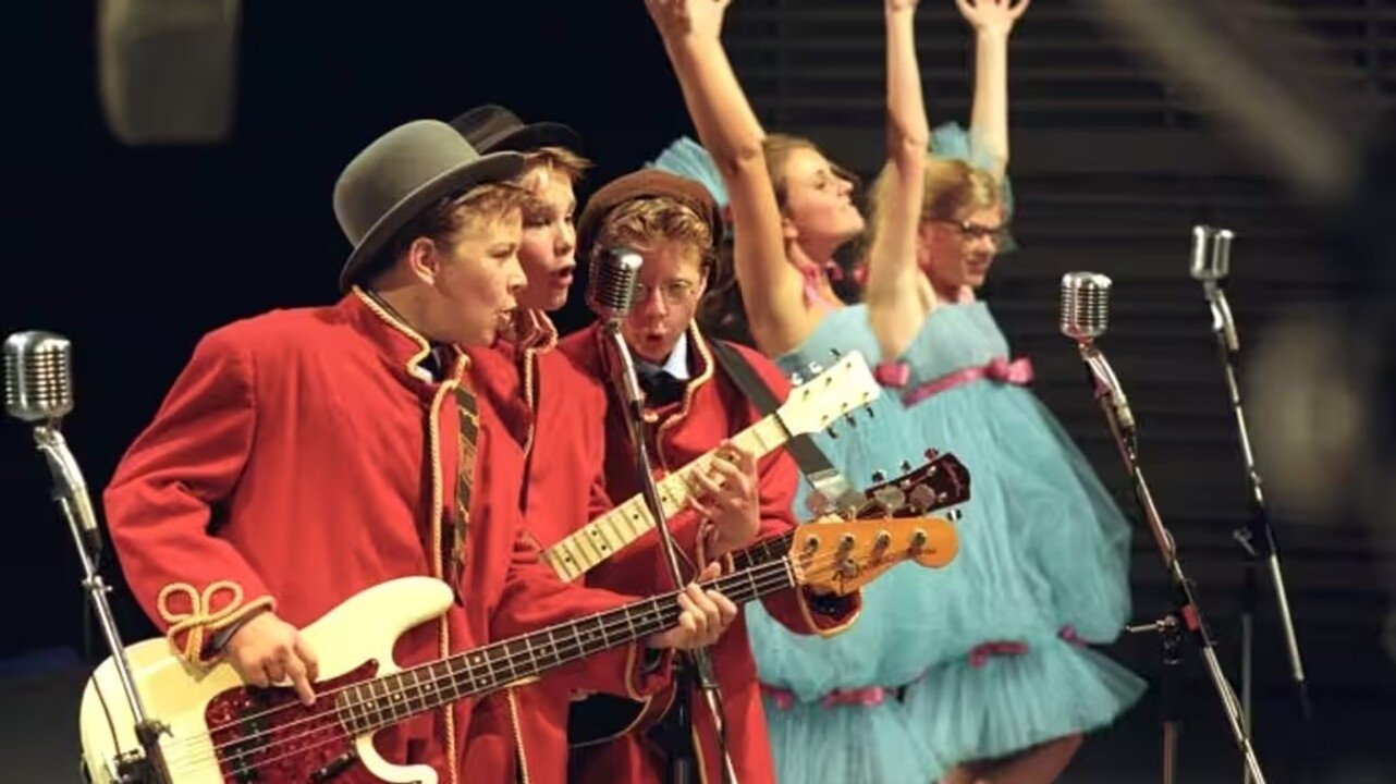 The Junior Olsen Gang Rocks It Background