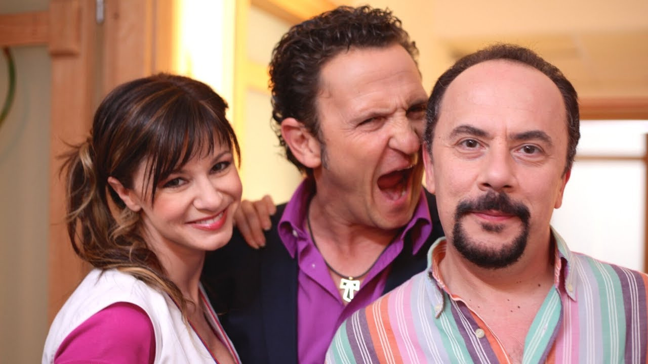 E io non pago: L'Italia dei furbetti Background