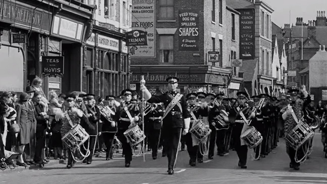 Listen to Britain Background