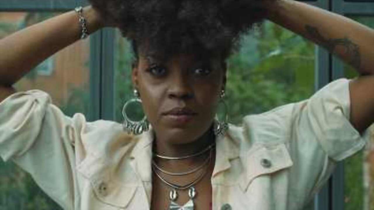 Rolê - Stories of Brazilian Protests in Malls Background