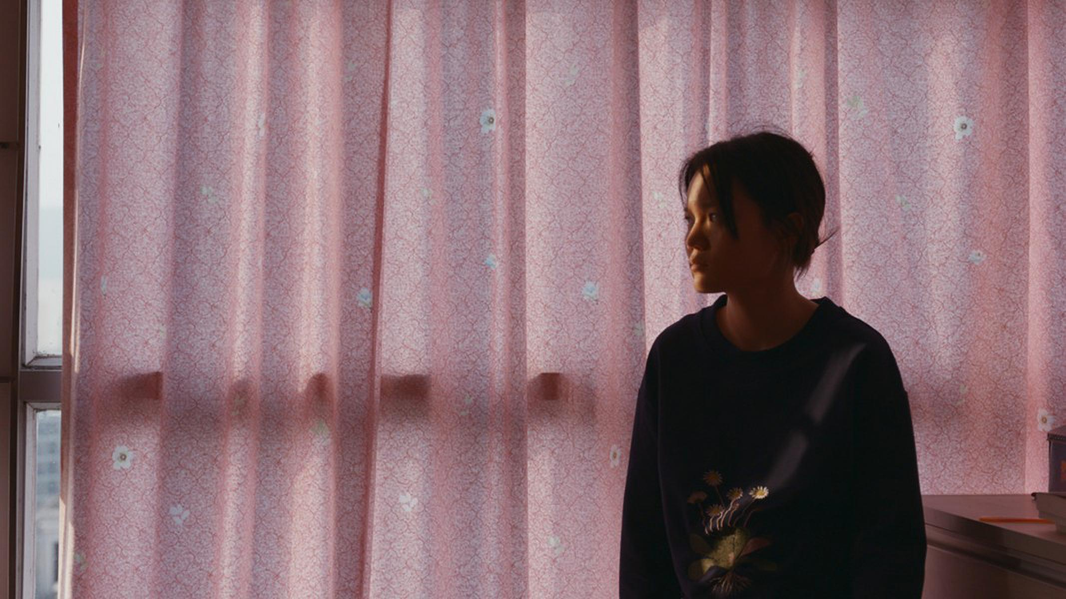 Lili Alone Background