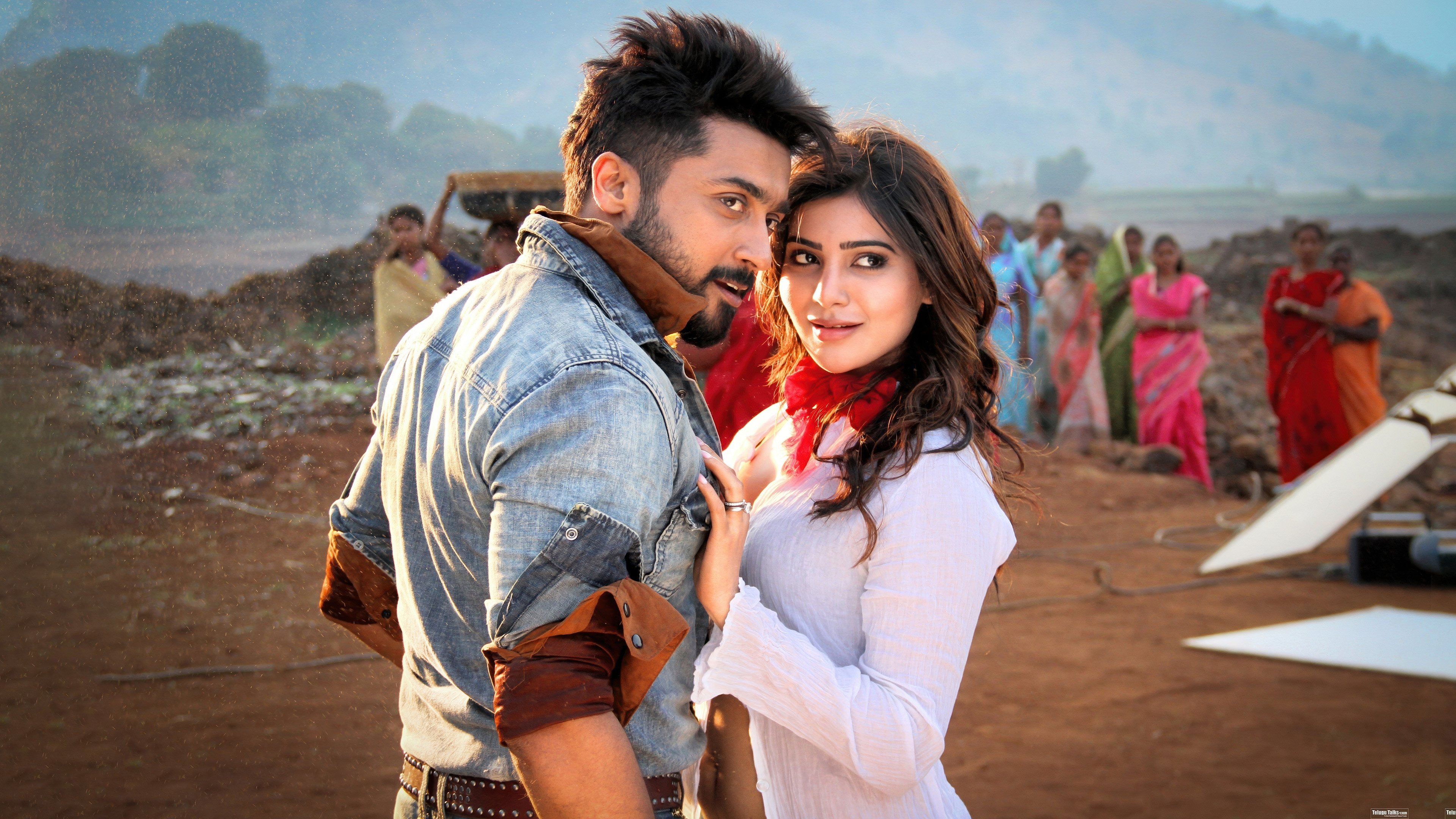 Anjaan Background