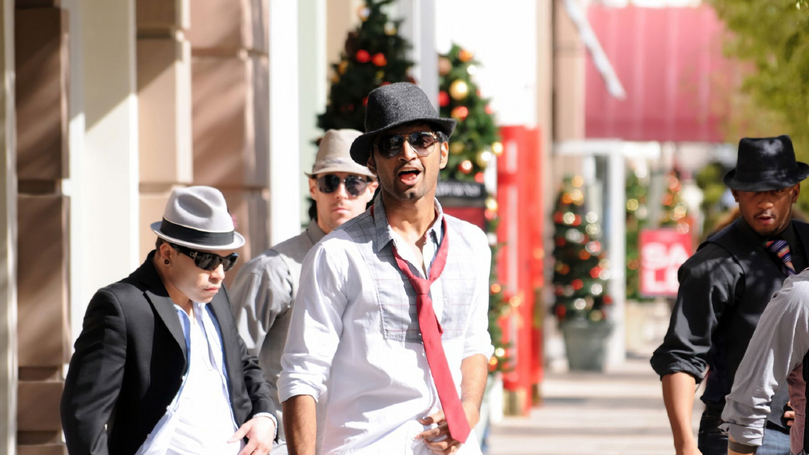 Muppozhudhum Un Karpanaigal Background