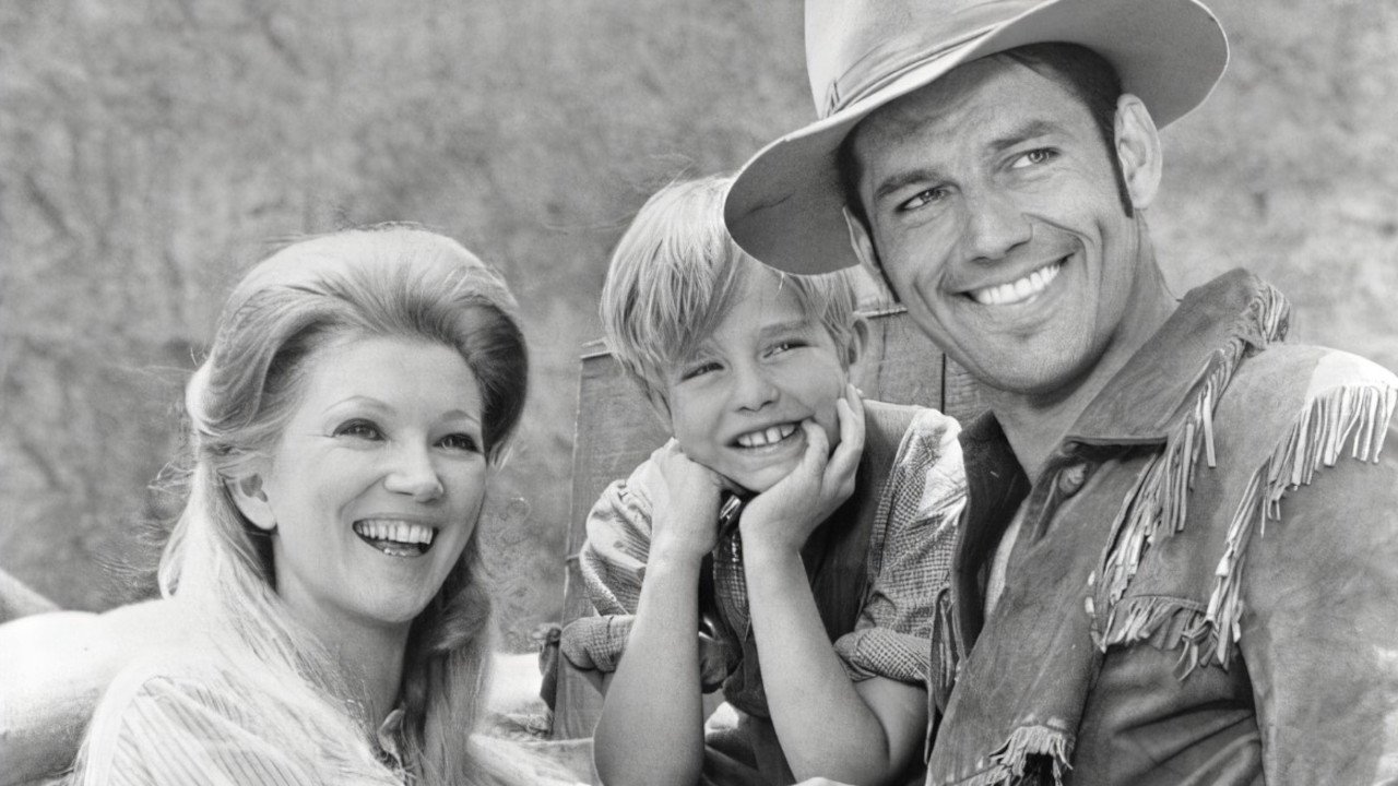 Hondo and the Apaches Background