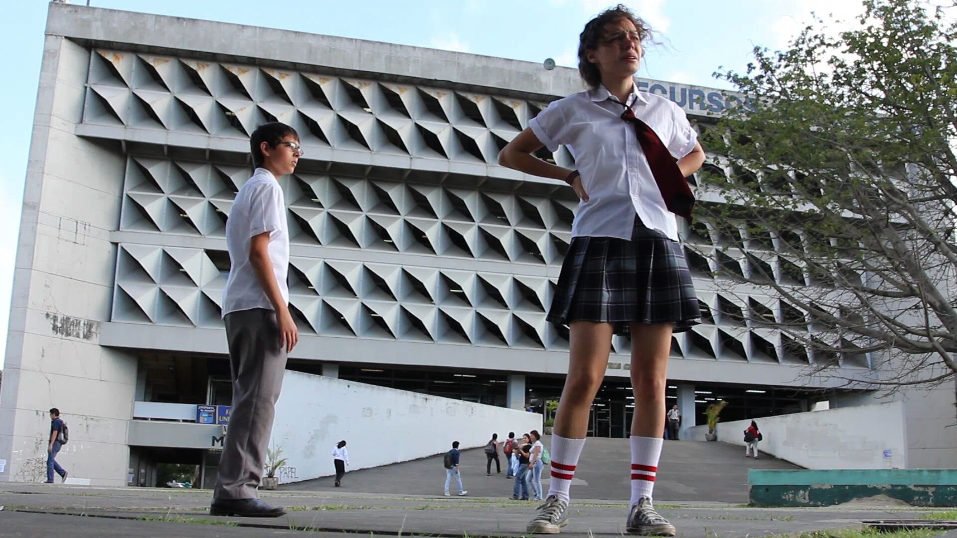 Pol: Una aventura en la USAC Background