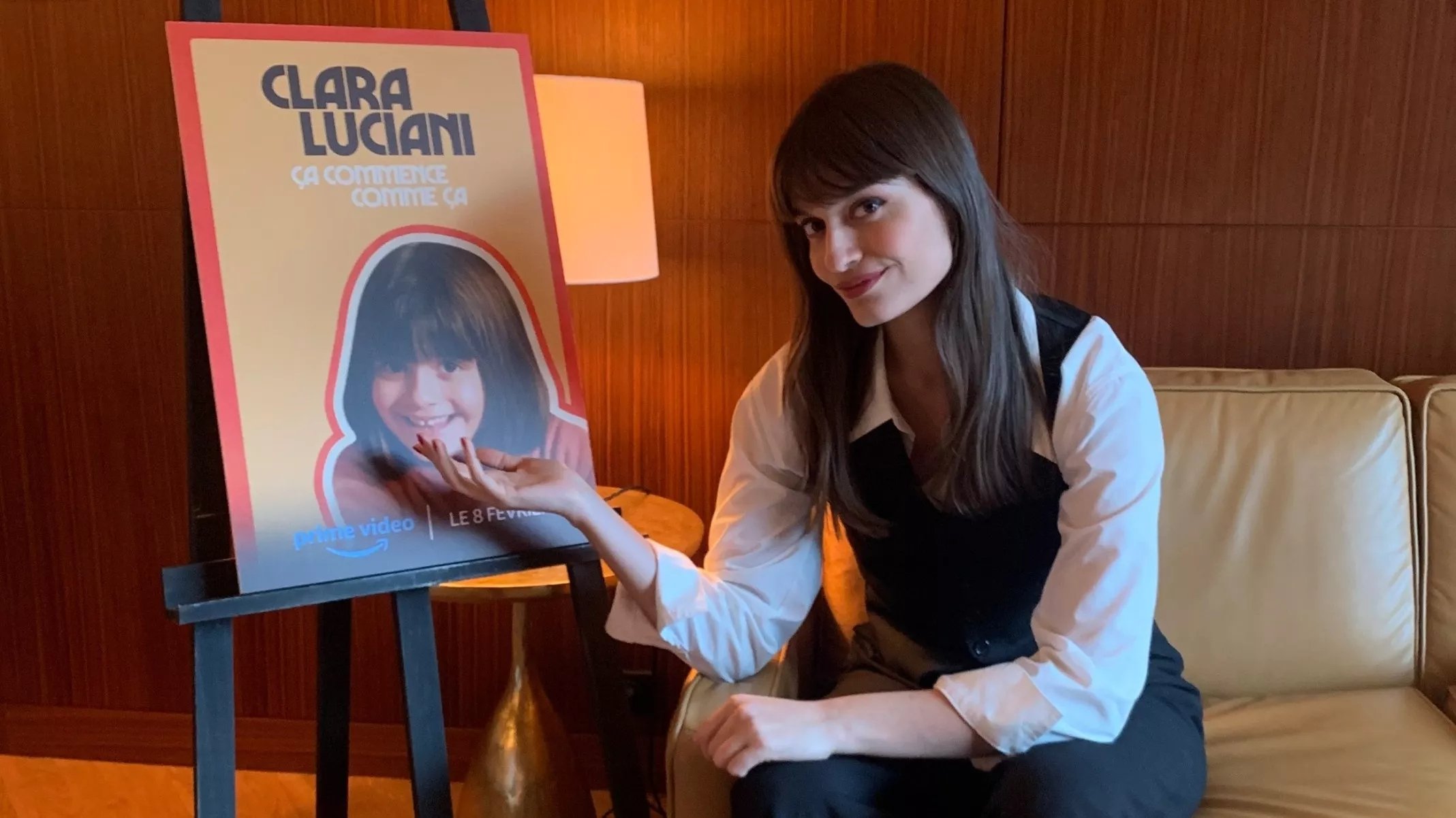 Clara Luciani : Ça commence comme ça Background